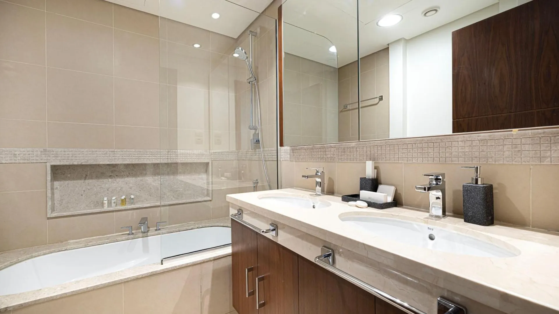 Grand 3B Burj View Ps5 Appartement Dubai