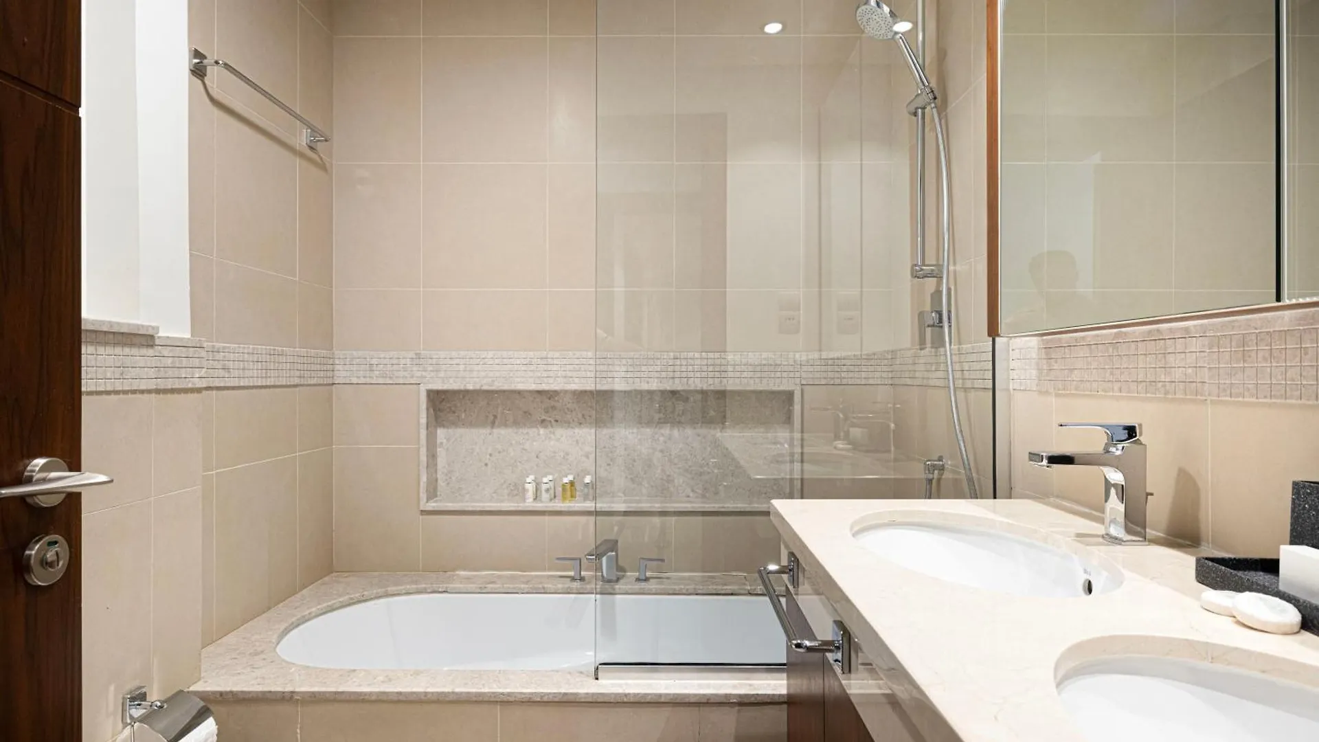 Grand 3B Burj View Ps5 Apartment Dubai