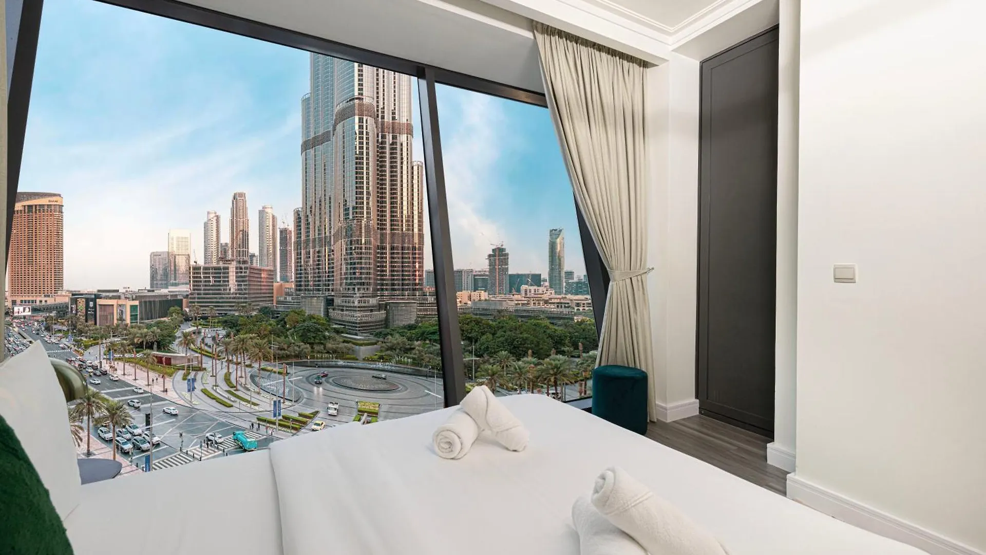 Grand 3B Burj View Ps5 Apartment Dubai